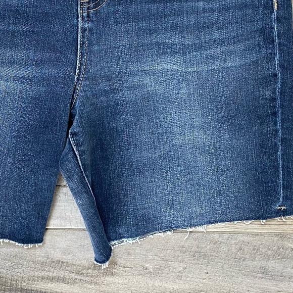 Liverpool Kristy High Rise Short With Cut Hem NWT Size 4/27 - Picture 8 of 8